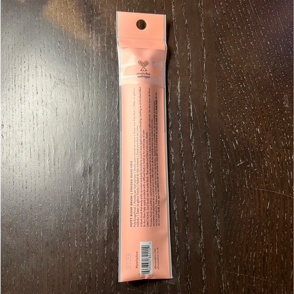 2/$10 💥 NEW (#84115) e.l.f Putty Blush Brush for Your Face (2371)
